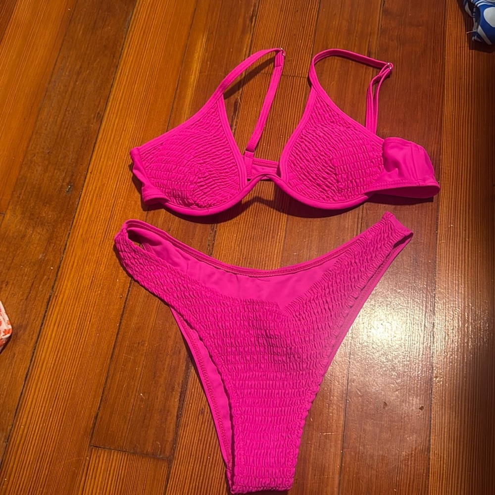 SHEIN Pink Textured Bikini Top with Underwire Support